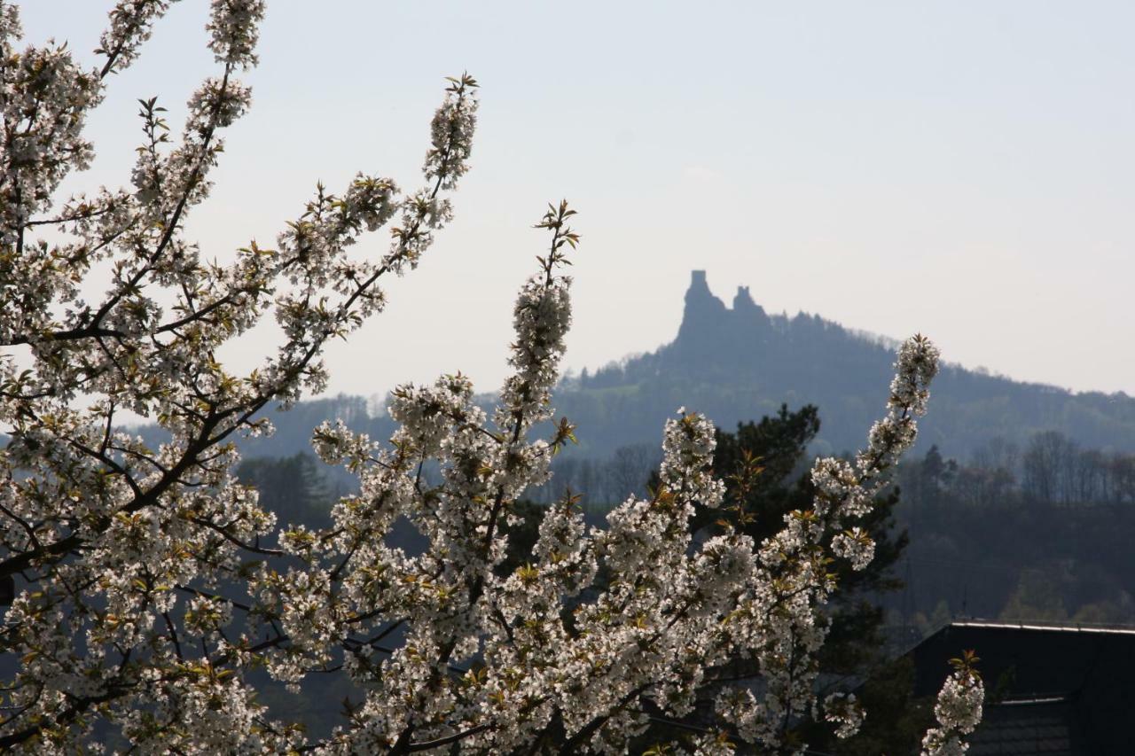 Camping v Ráji - Palda Rovensko pod Troskami Bagian luar foto